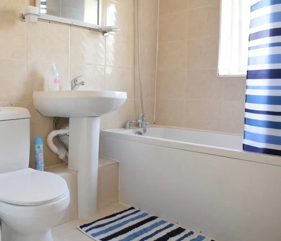 Bright 2 Bedroom Flat in Acton
