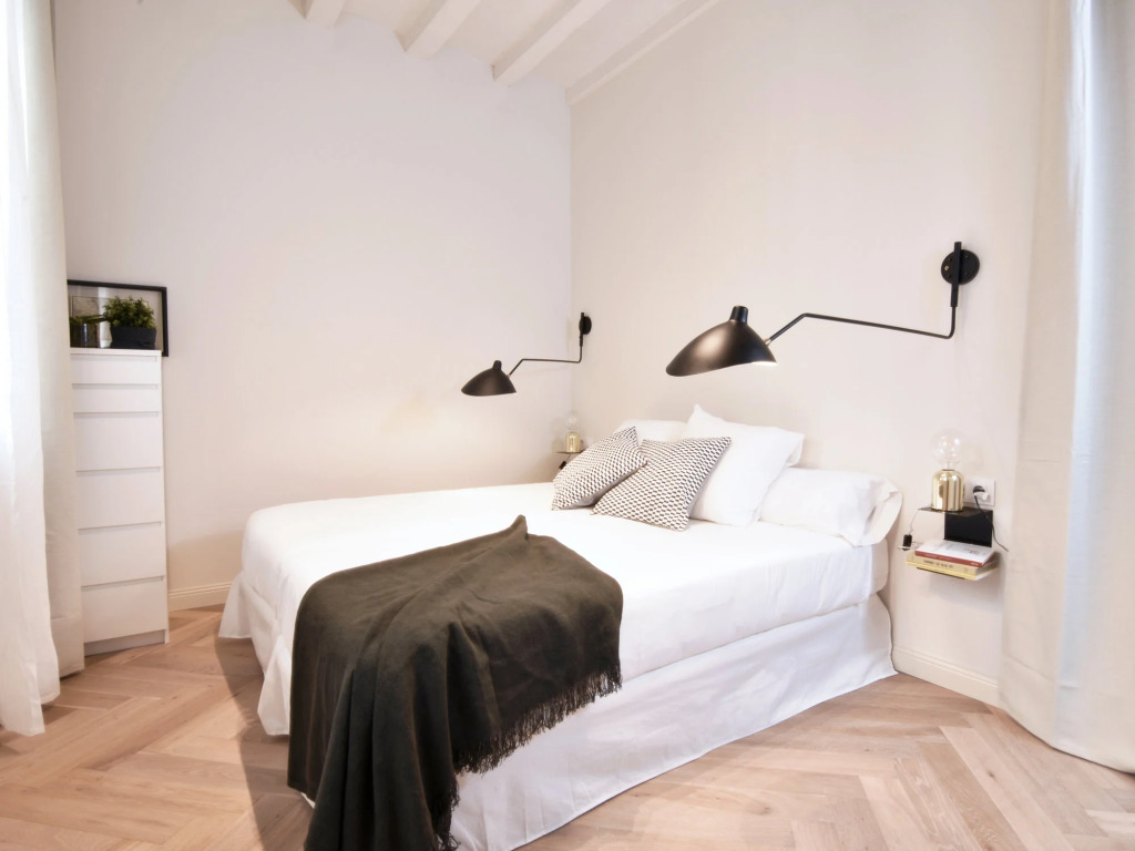 Liceu in Barcelona with 2 bedrooms and 1 bathrooms