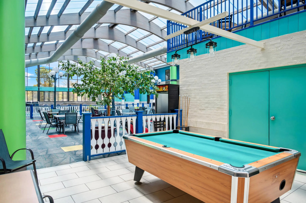Country Inn & Suites by Radisson, Muskegon, MI