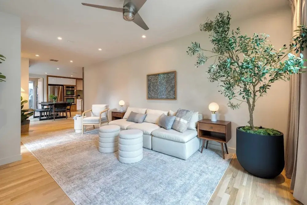 Modern Austin Home w/ Pool, Putting Green & Coffee Nook Townes Retreat by Avantstay