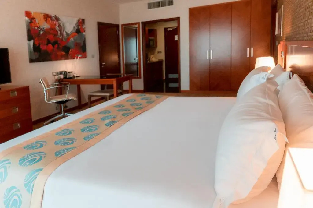 Holiday Inn - Suites Kuwait Salmiya by IHG