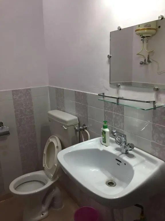2 AC Rooms with Kitchen & Lounge near Ganges