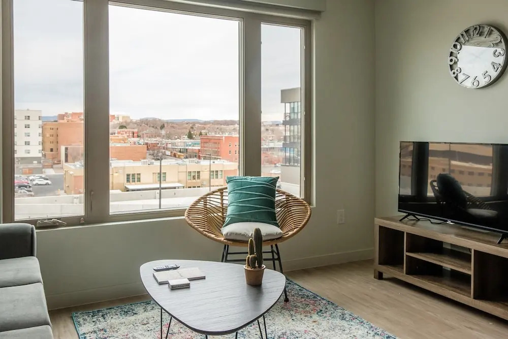 Downtown 2 BR w/ Wifi by Frontdesk