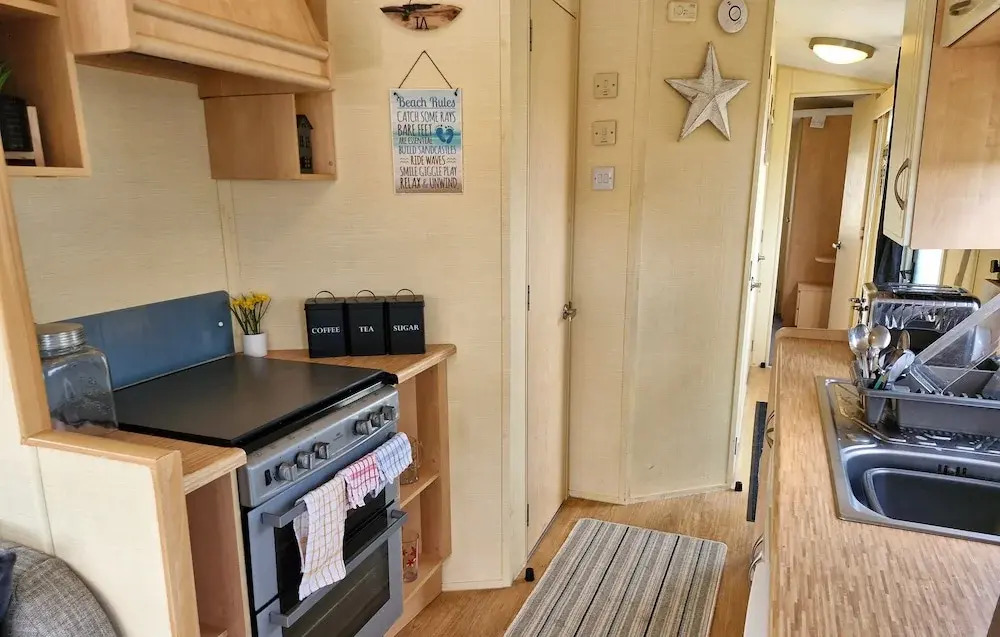 3-bed Caravan - Sleeps 8 - Pool Onsite - Petsok