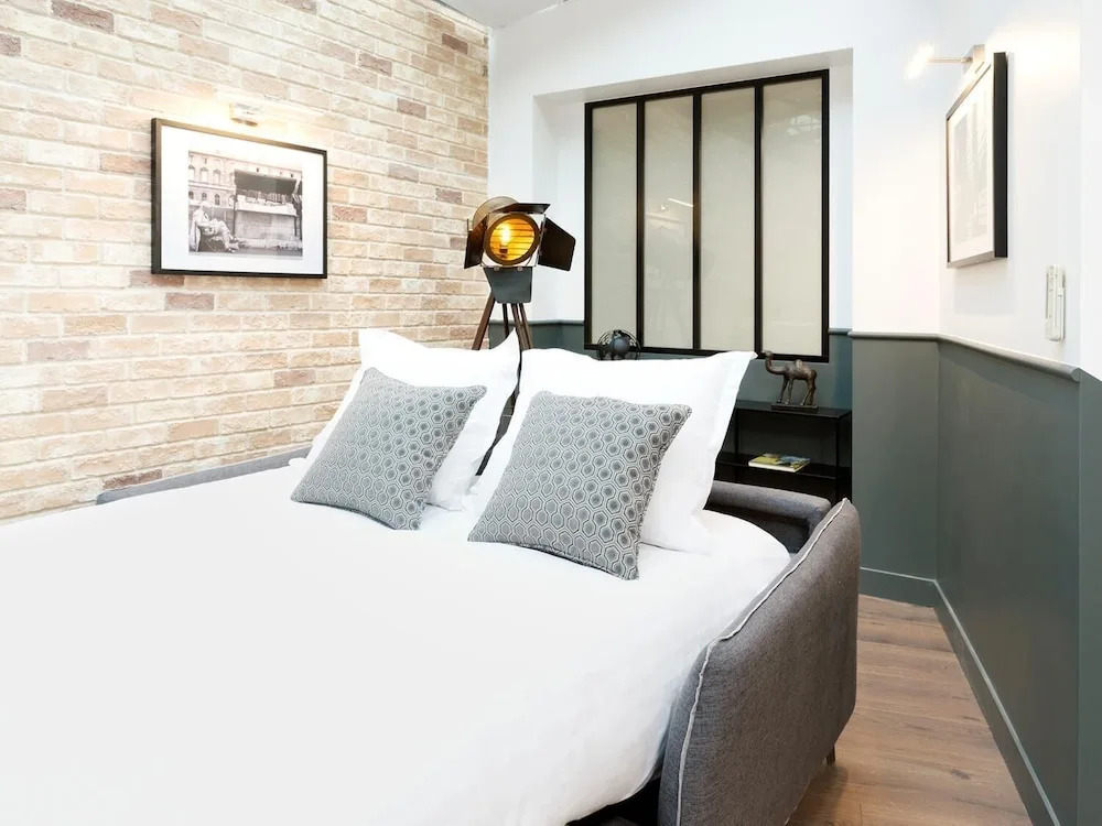 Luxury AC 3BDR Le Marais I by Livinparis