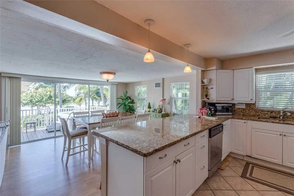 Tropical Paradise Manor - Four Bedroom Home