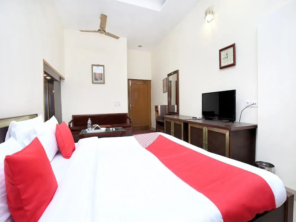 OYO 13877 Hotel Le Bon Ton