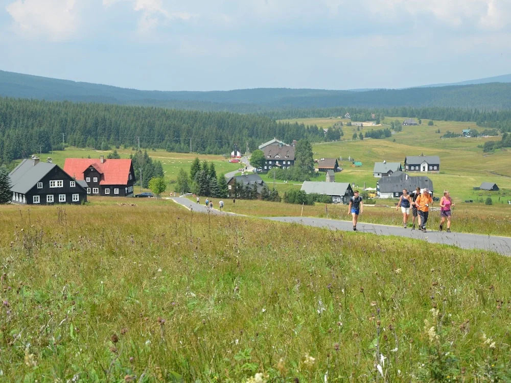 Authentic Log Cabin With Fireplace Only 300M To The Ski Slope Unobstructed View