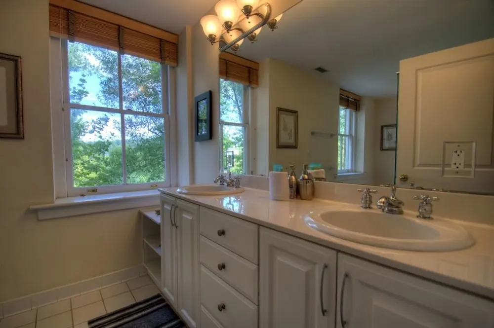 Biltmore Village Hideaway - 2 Br Condo