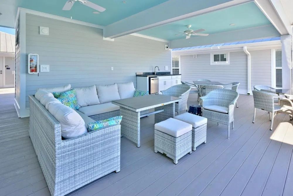 Bayview South 801 Eisenhower Dr. #6
