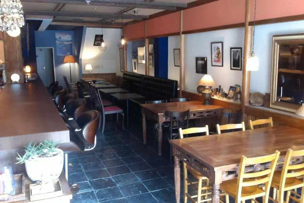 DJANGO Hostel & Lounge
