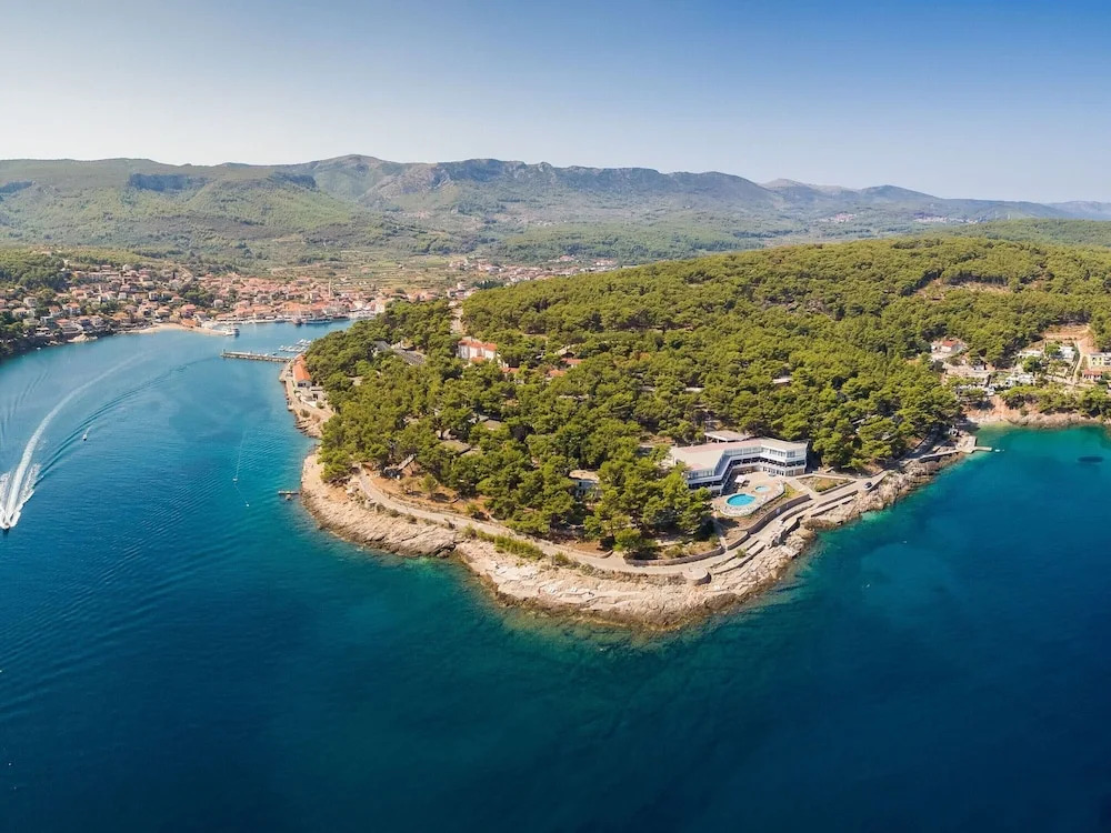 Beautiful Apartments in Jelsa, With Pool