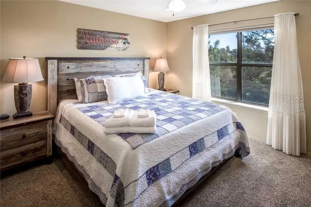 White Mountain Escape - Three Bedroom Cabin with Hot Tub