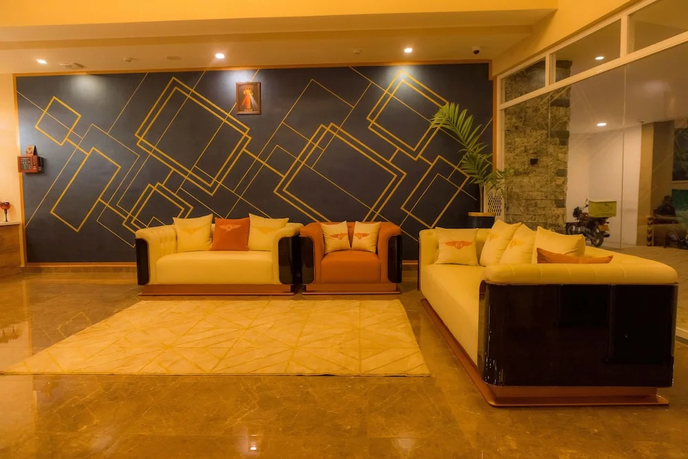 The Hut Restaurant & Boutique Hotel