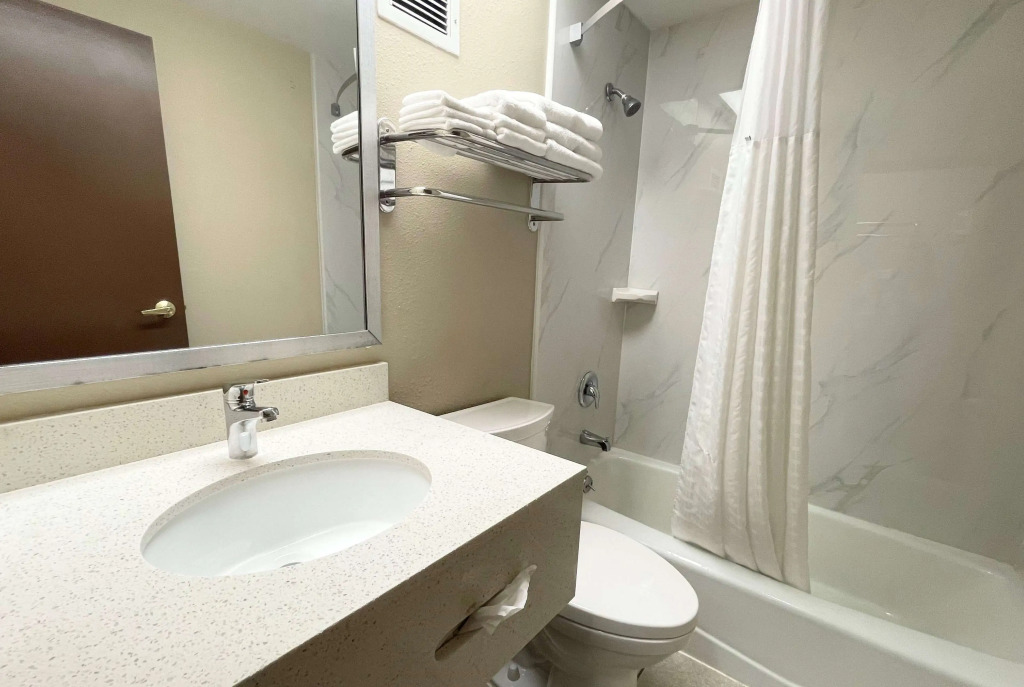 Super 8 by Wyndham St Charles