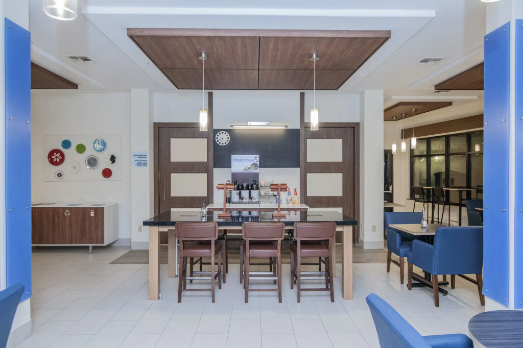 Holiday Inn Express Houston-Alvin by IHG