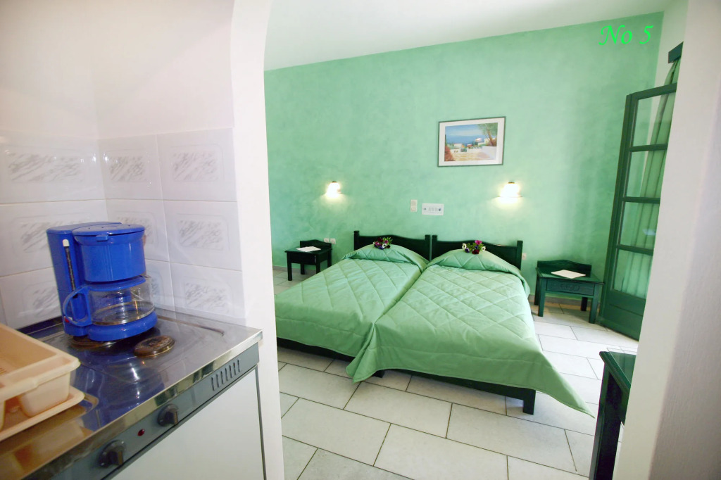 Studios Vrettos Beachside Hotel