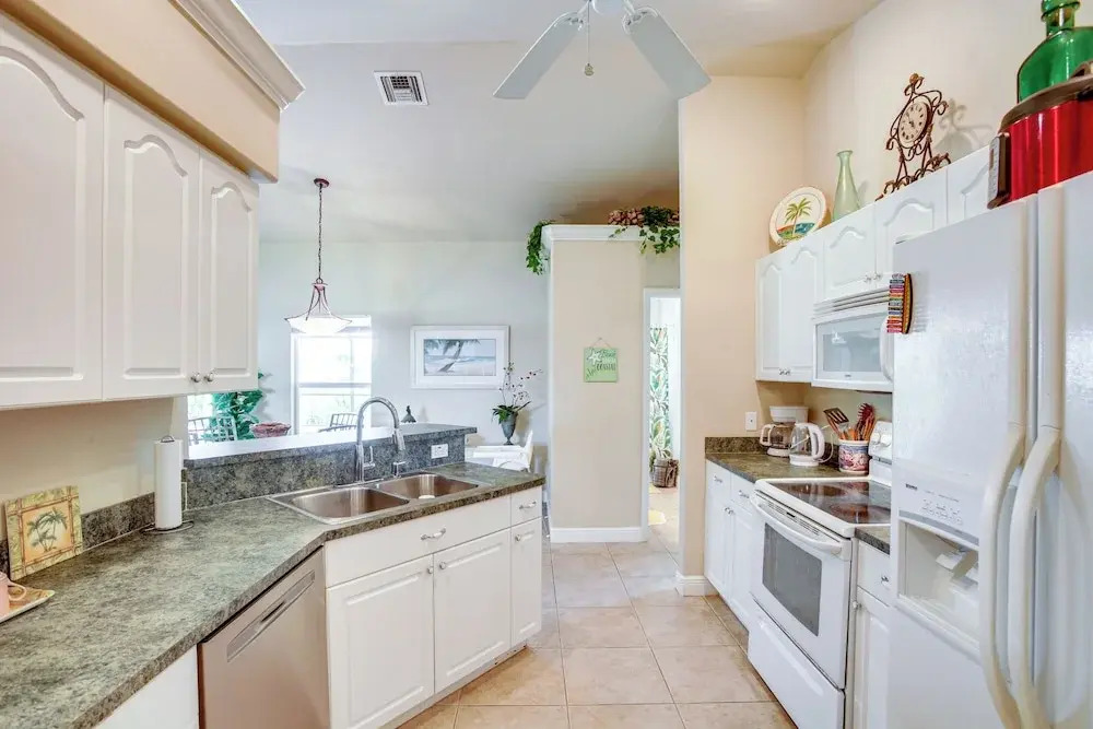 6 Mi to Waterpark: Tropical Home in Cape Coral