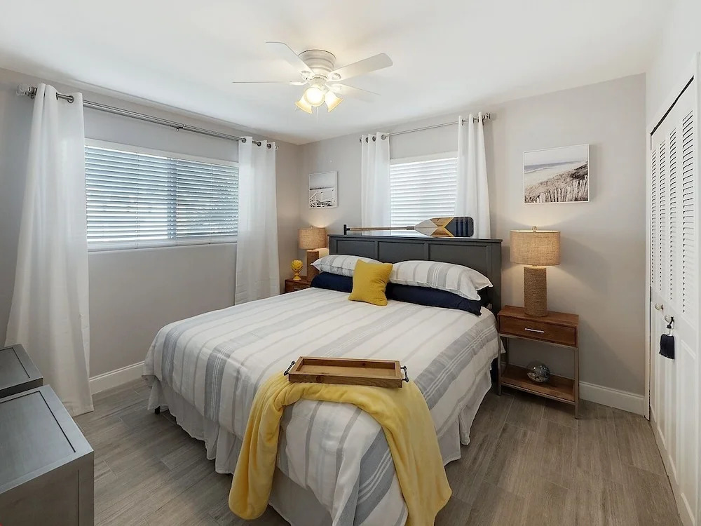 Seas The Day 8: Designer Beach W/ Pool! 3 Bedroom Condo