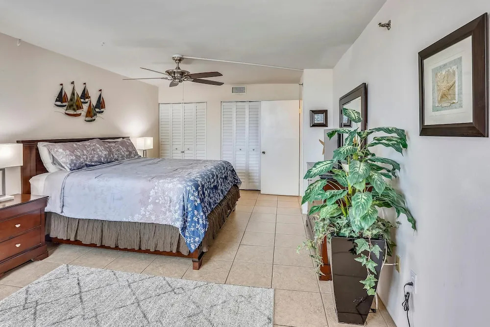 Trillium 1C Beach Front Condo With Private Balcony/updated/pool