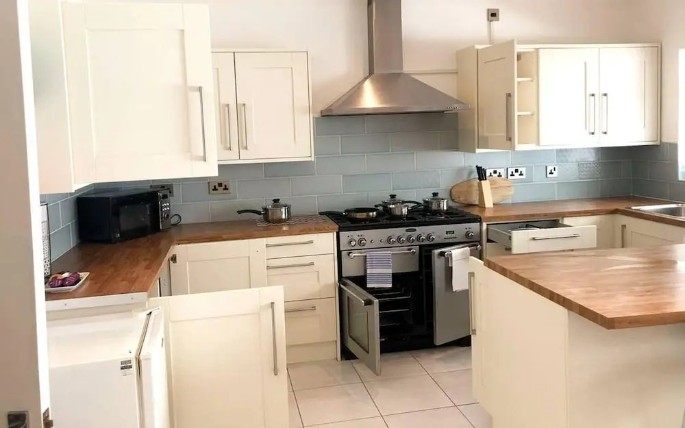 Spacious 3BR Home in Bedford for Big Groups