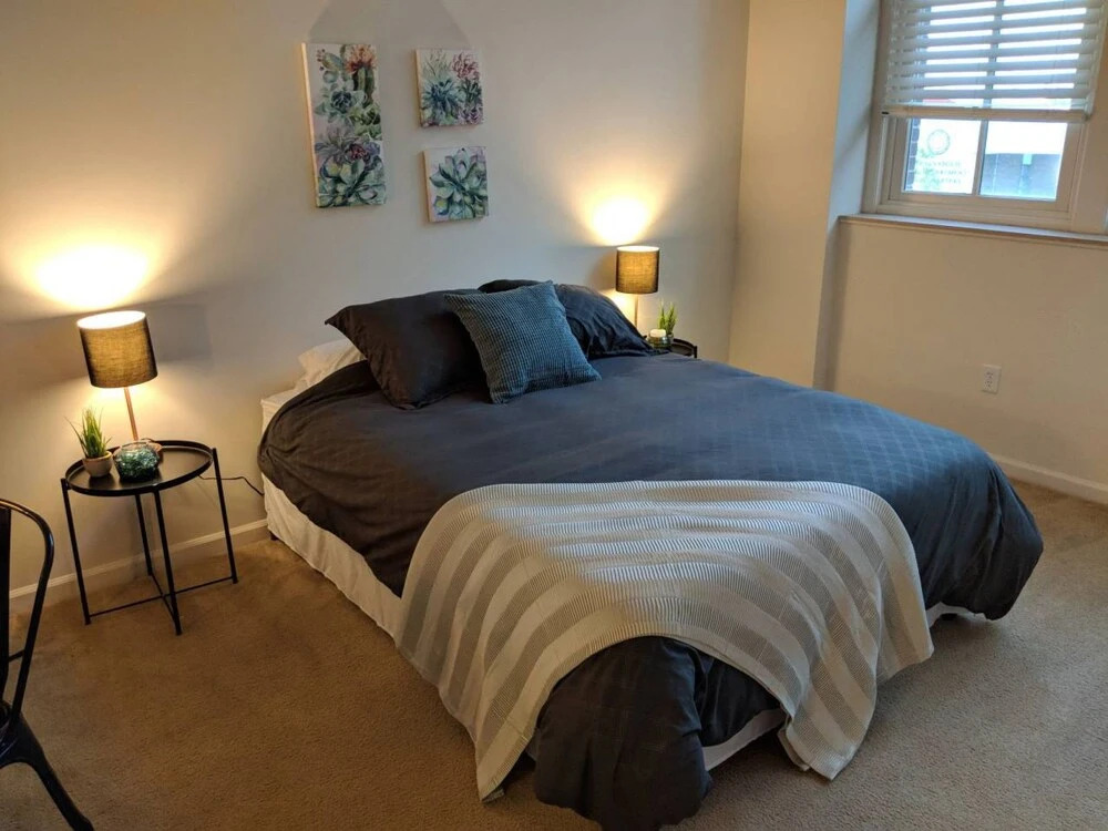 Downtown Indy 2 BR Apt Near Mass Ave by Frontdesk