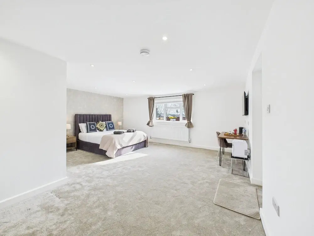 Central Guest Room - En-suite, Parking