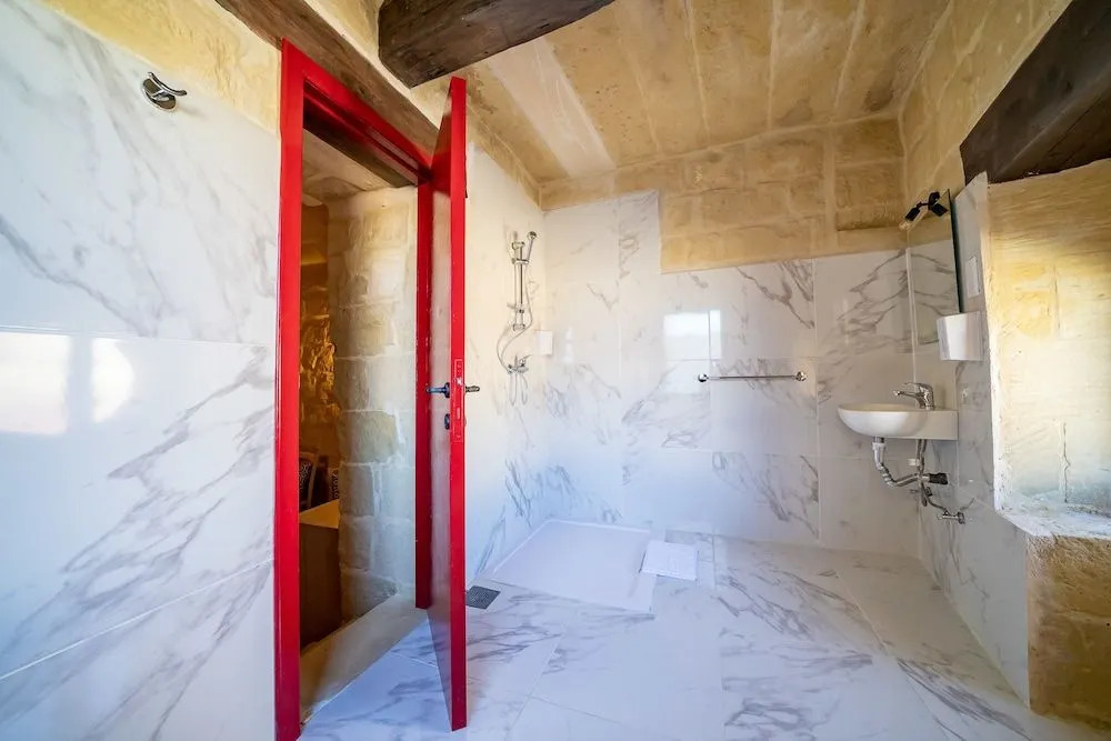Ta' Pinu B&B