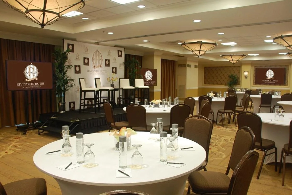 Riverside Hotel