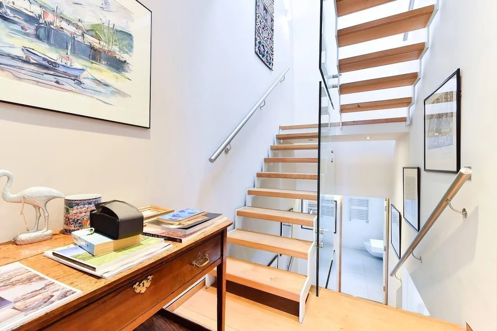 Elegant 3 bed apt With Rooftop Terrace in Pimlico