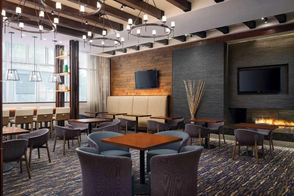 Hampton Inn & Suites Atlanta Airport West Camp Creek Pkwy