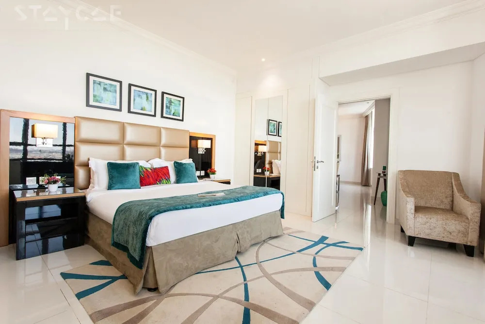 Staycae Capital Bay
