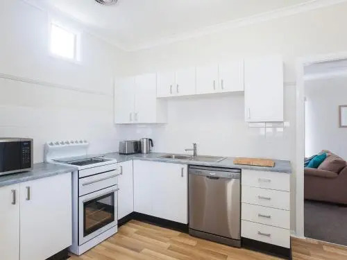 Sandy Shoal Shoal Bay Beach Cottage with aircon