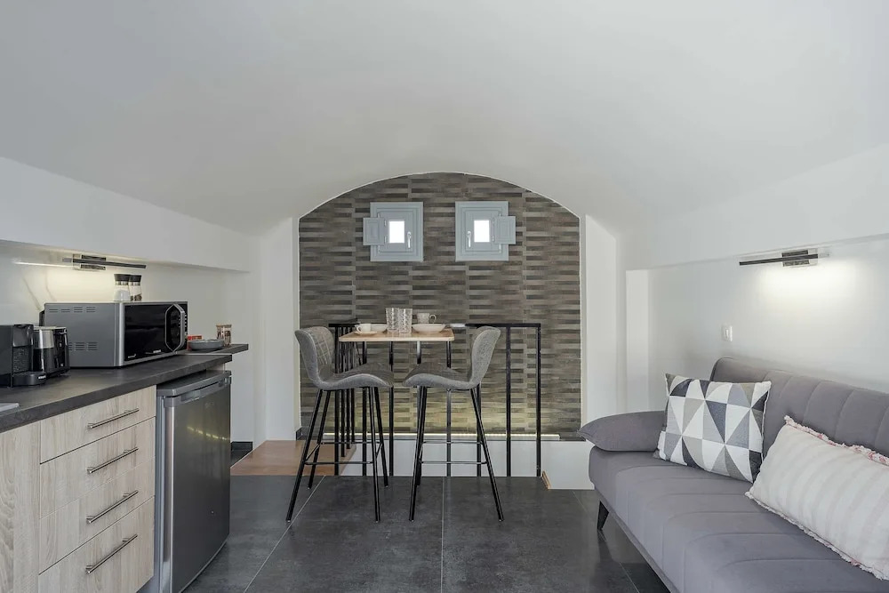 BlackStone Luxury Suites