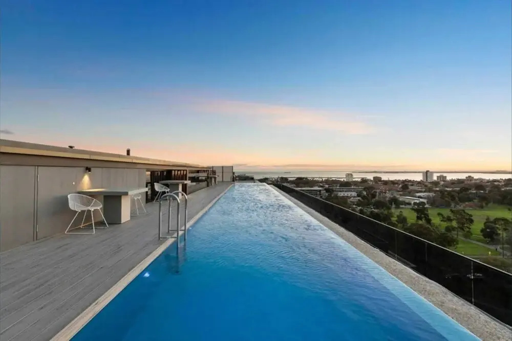 Luxury 3 Bedroom Penthouse With Bay and City View