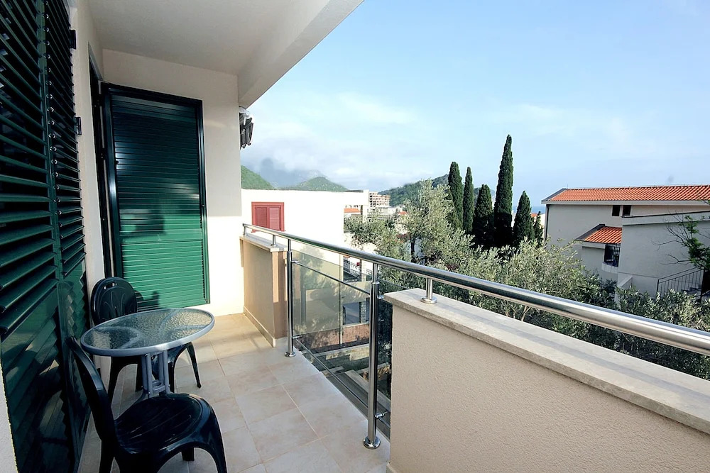 Apartments Mirista