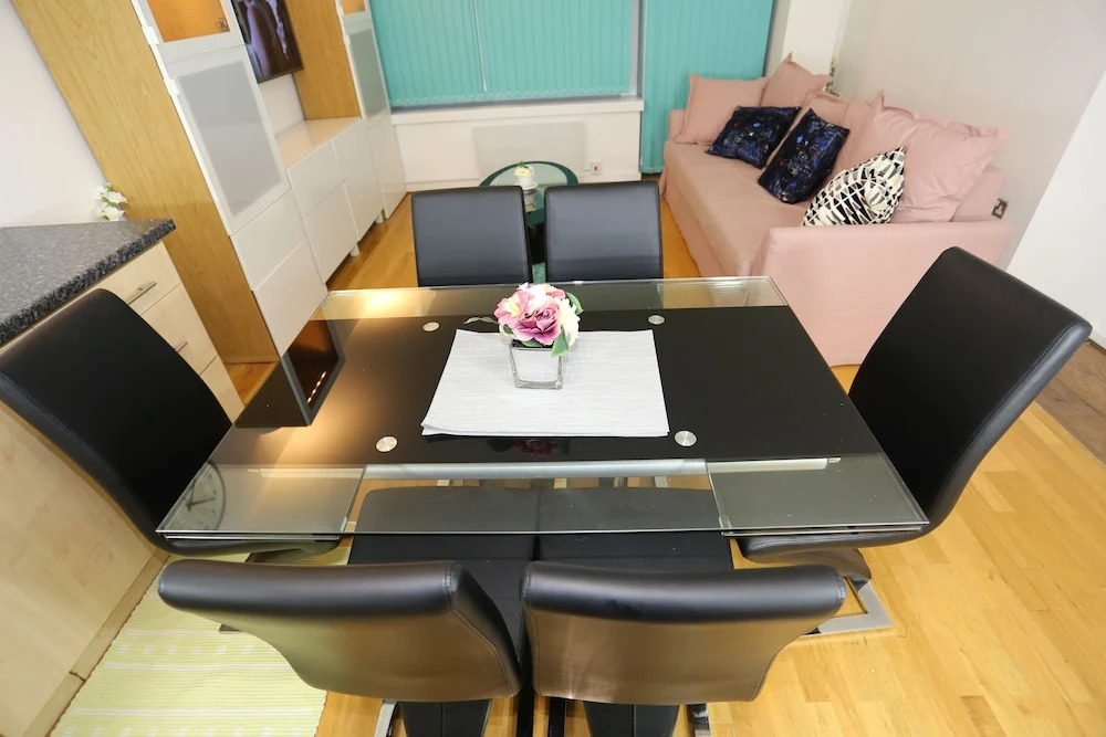 Beautiful 2 beds Woolwich Central Apt