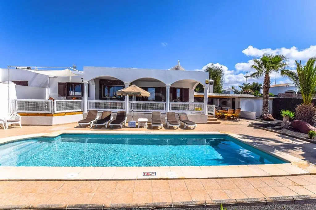 Villa Del Sol - LH133 By Villas Now Ltd