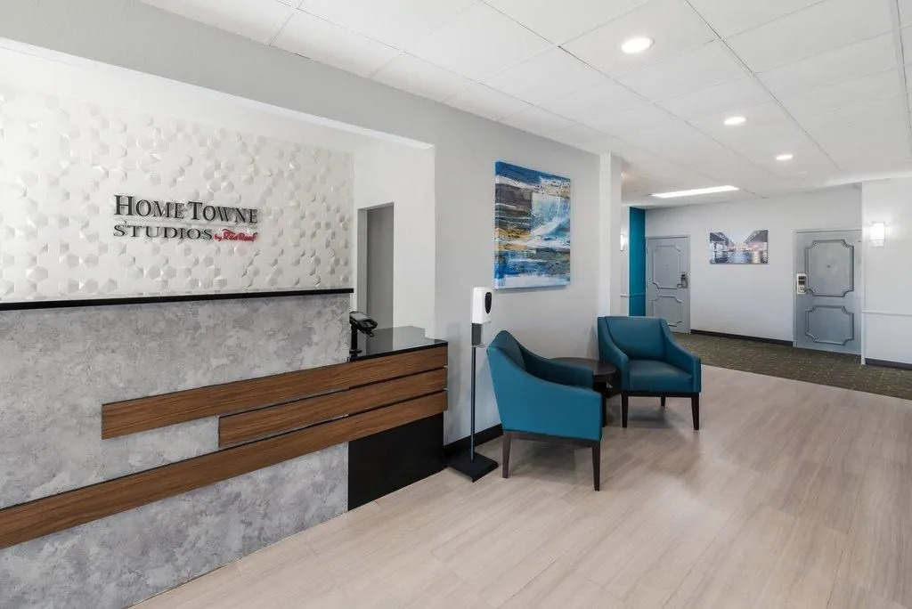 HomeTowne Studios by Red Roof Newport News - Hampton West