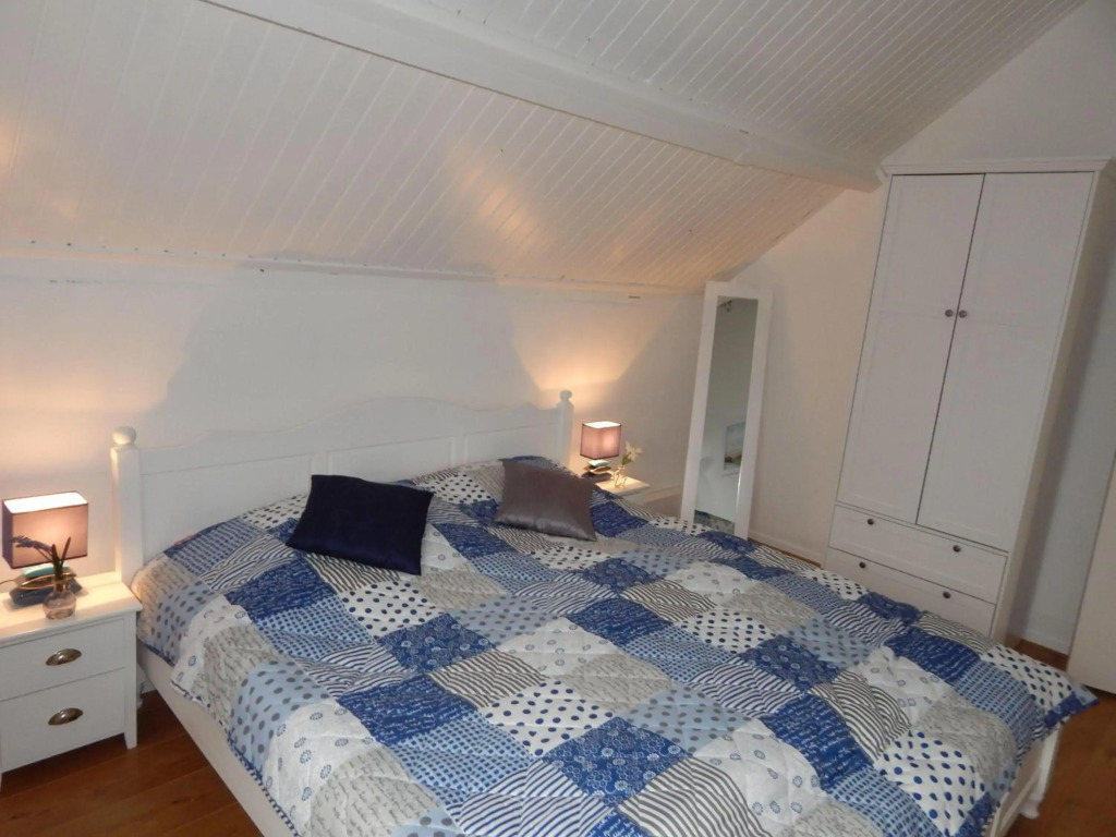 Traumhaftes-freistehendes-Ferienhaus-an-der-See-Strand-Yachthafen-W-Lan