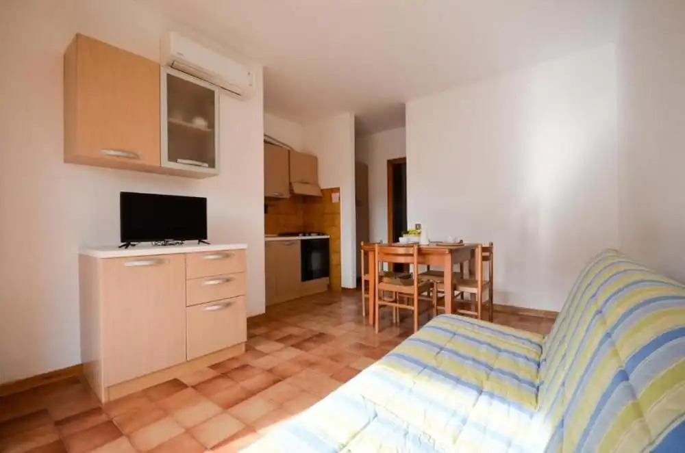 Cozy one bedroom apartment with pool and AC