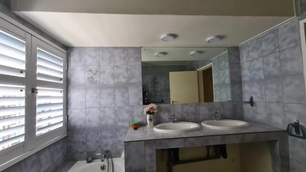 4 bedroom guesthouse in Glenhazel with pool