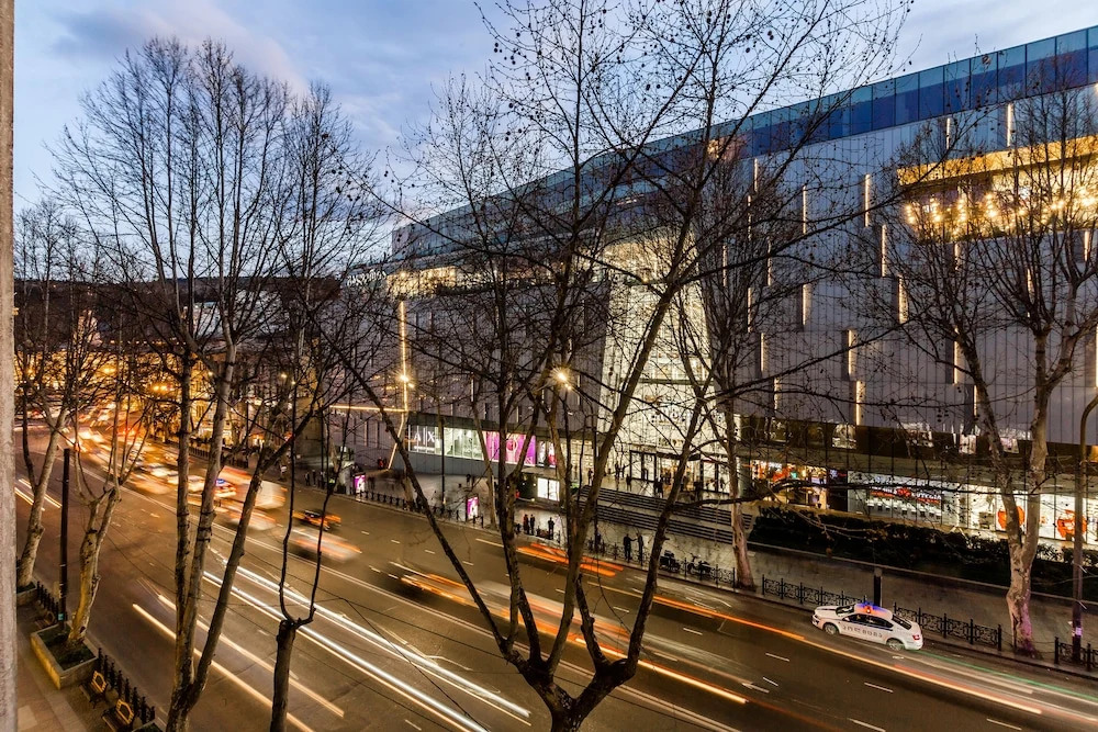 Апартаменты Dat Exx on Freedom Square
