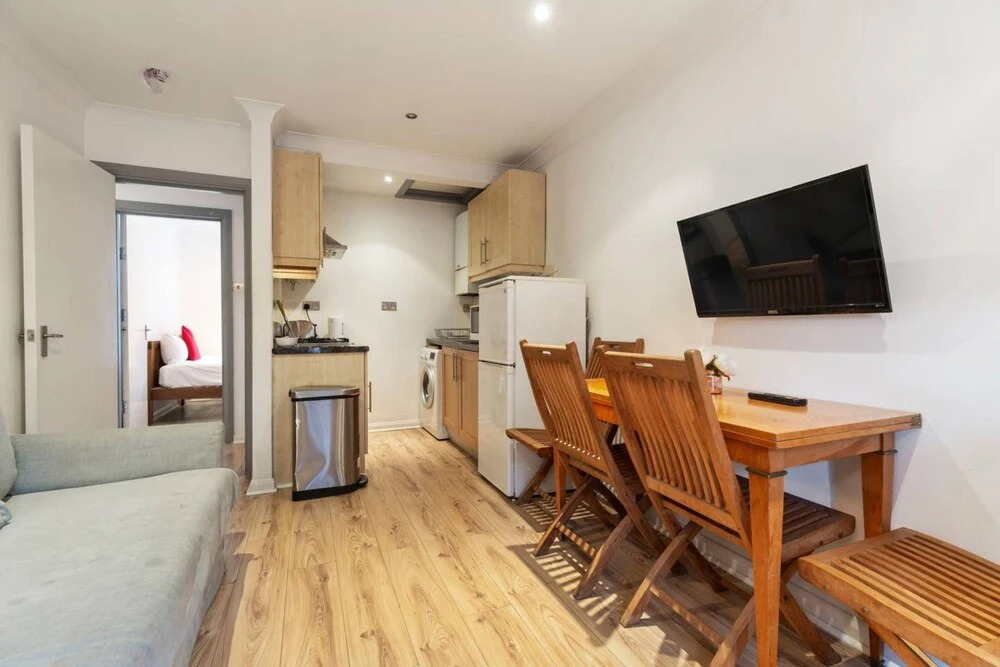 Comfortable 2 Bedroom Flat With Good Transport