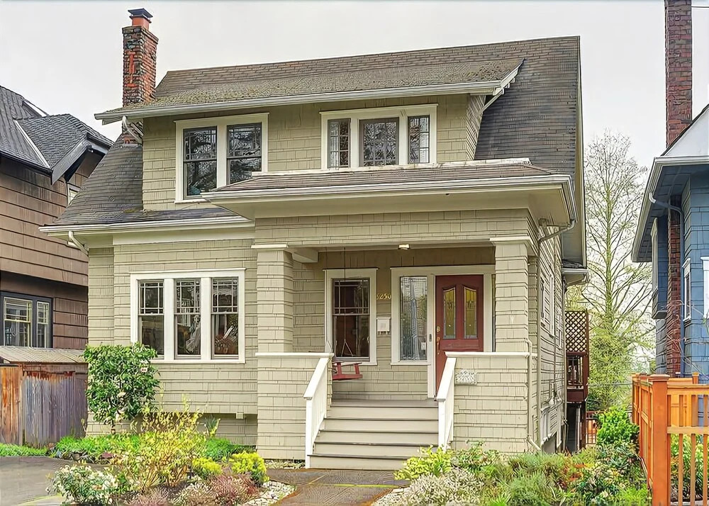 Ravenna Farm House - Four Bedroom Home with Fireplace