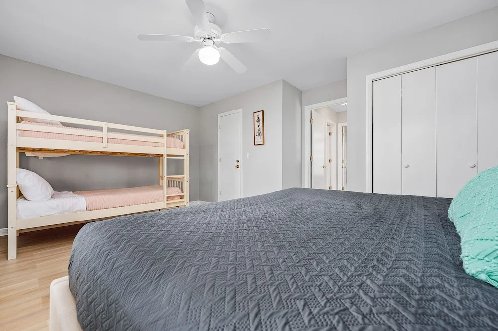 Cute Beach House Minutes from Beach