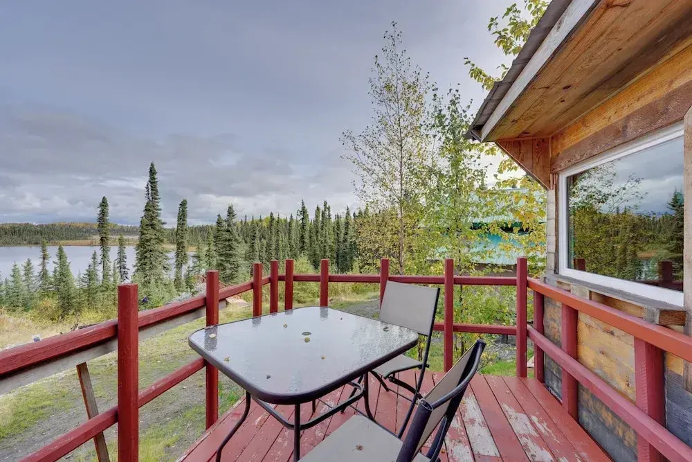 Ultimate Alaskan Retreat: Lakefront Soldotna Cabin