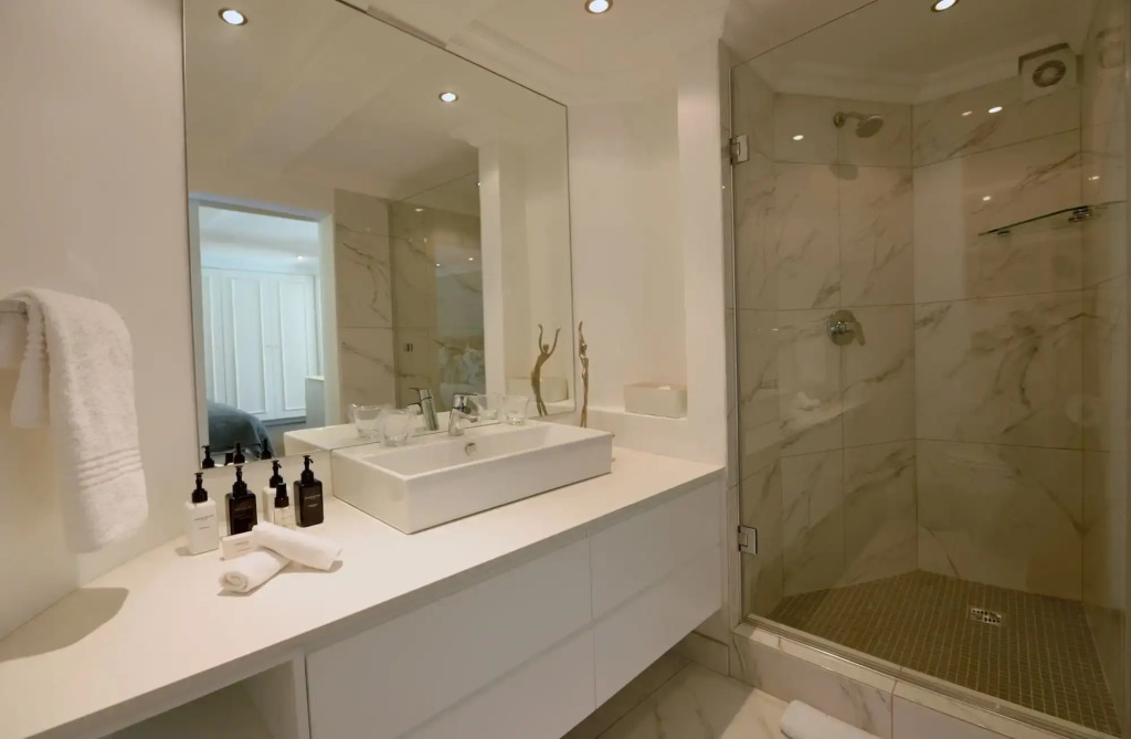 The Clarendon - Fresnaye