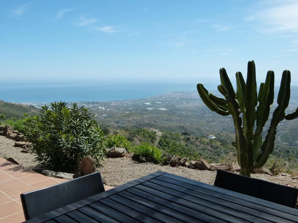 Villa in Arenas with Mediterranean Views