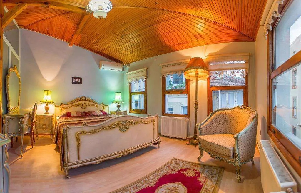 Aretias Suit Home